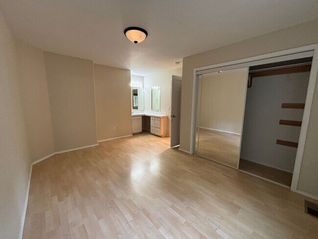 Building Photo - Beautiful Home on 1.2 Acres in Sandpoint