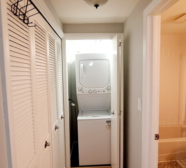 Building Photo - 6337 Roosevelt Rd