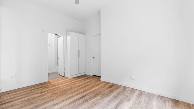 Building Photo - Beautiful 2Br/2Ba Townhome In Little Italy With Views Of The Bay! 3D Tour Link in Description Below!