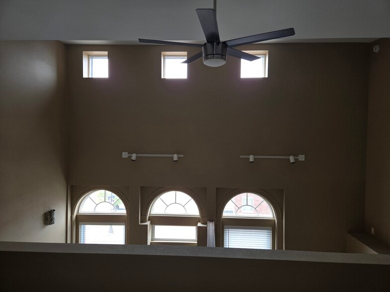 Building Photo - 208 3rd Ave W