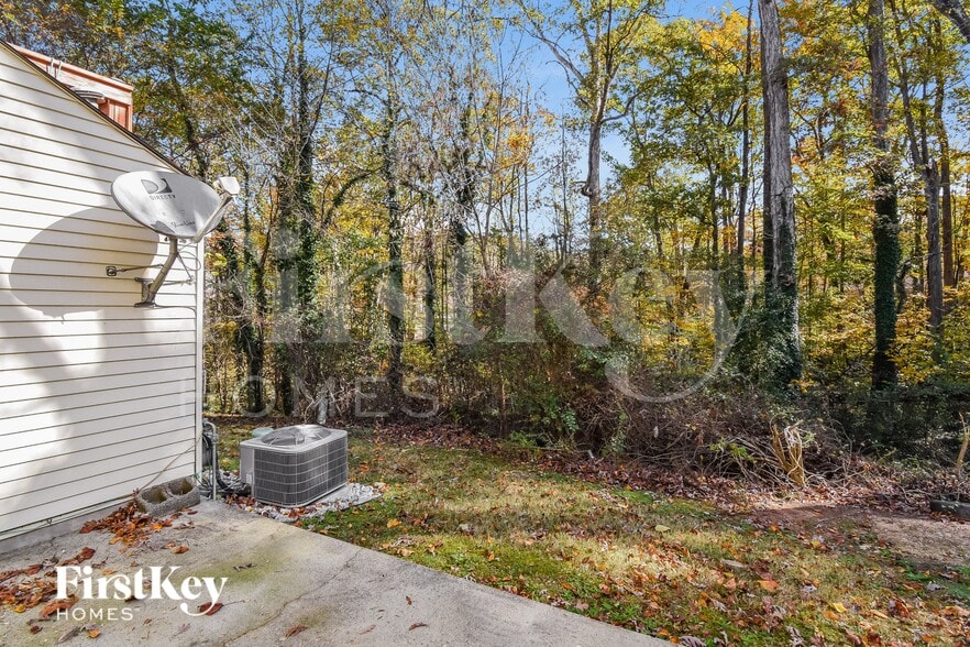 Building Photo - 6582 Wellington Square