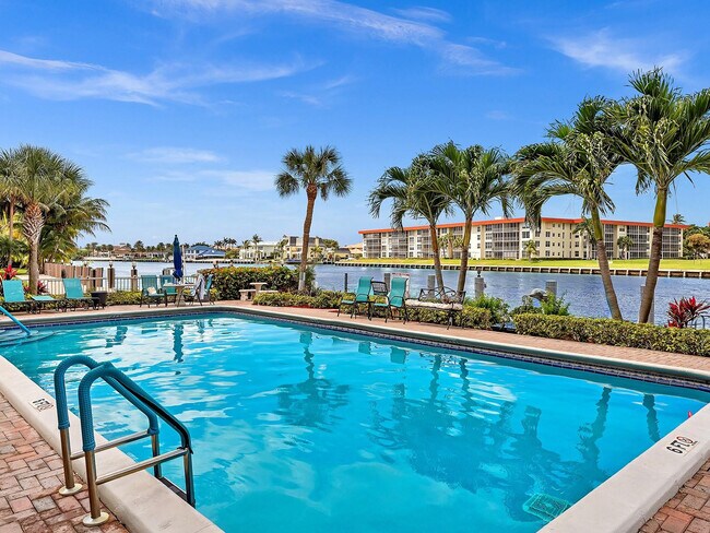 Building Photo - 1150 Hillsboro Mile