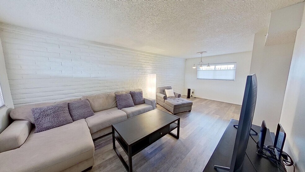 Building Photo - 6800 E Tennessee Ave