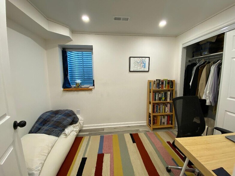 Building Photo - 1327 Belmont St NW