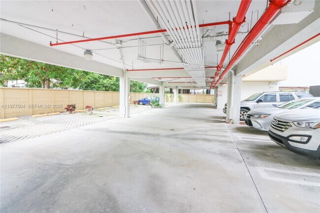 Building Photo - 134 SW 7th Ave