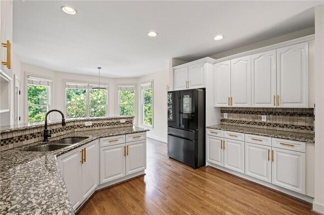 Building Photo - 12857 Waterside Dr