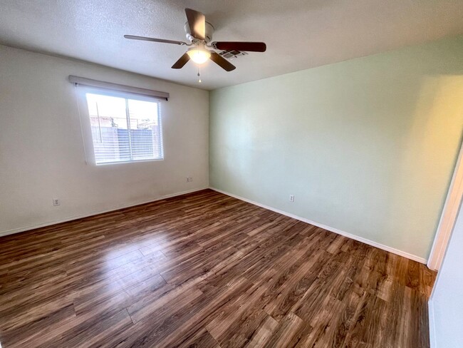 Building Photo - Cute 3 Bedroom Home Near Splash Pad and Hu...