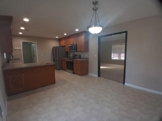 Building Photo - 3525 Drayton Dr