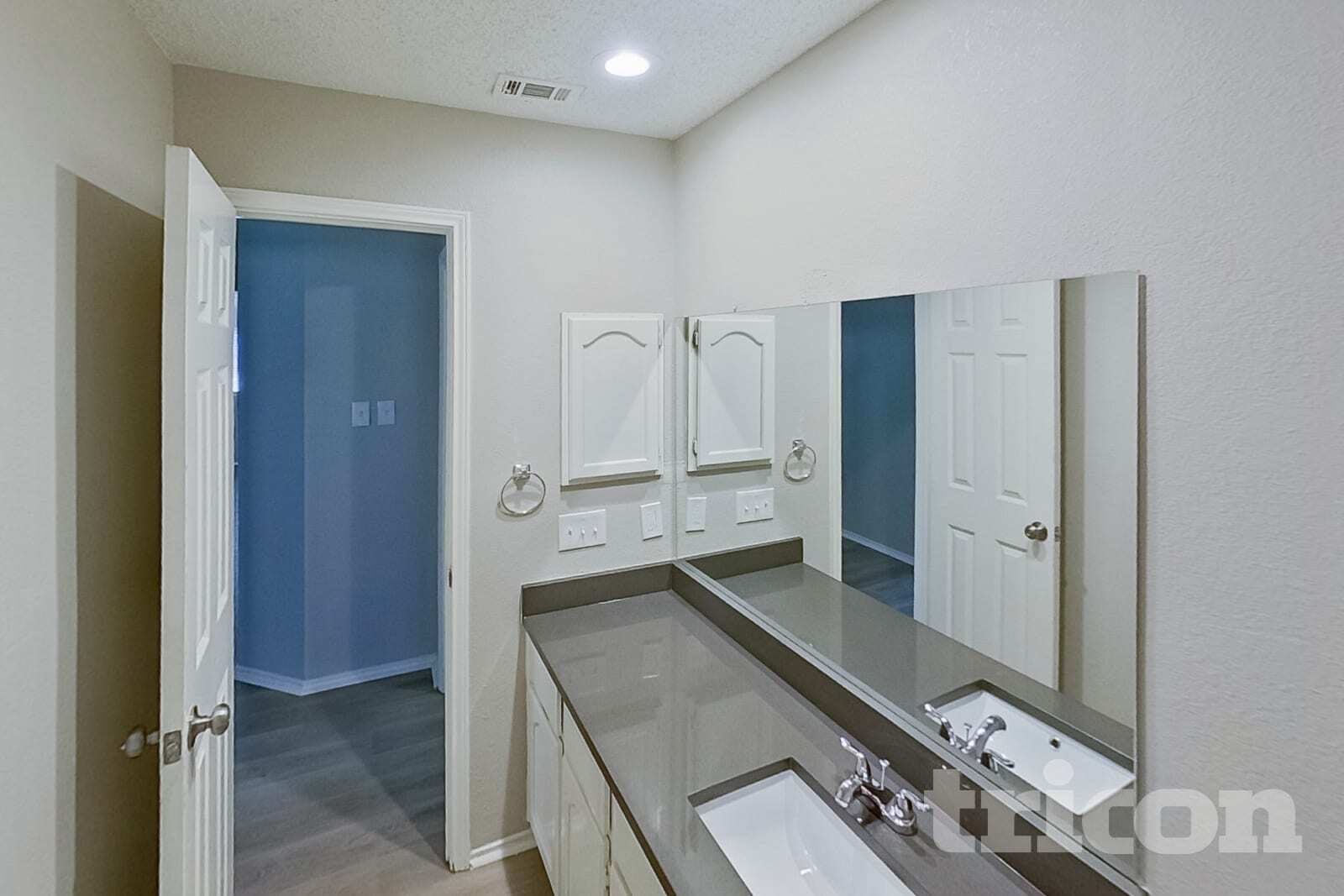 Building Photo - 1253 Essex Dr