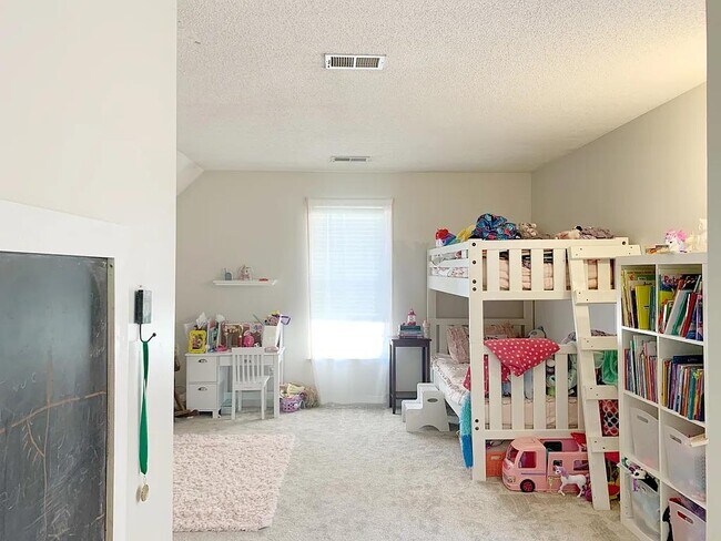 Building Photo - 207 Twinleaf Way