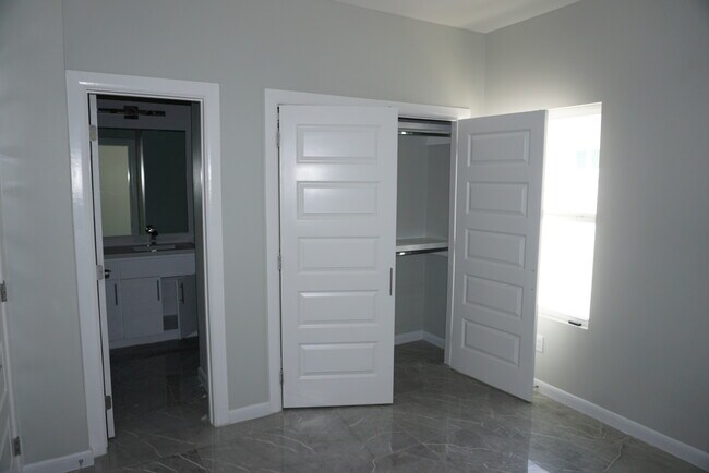 Building Photo - 1313 N 48th St