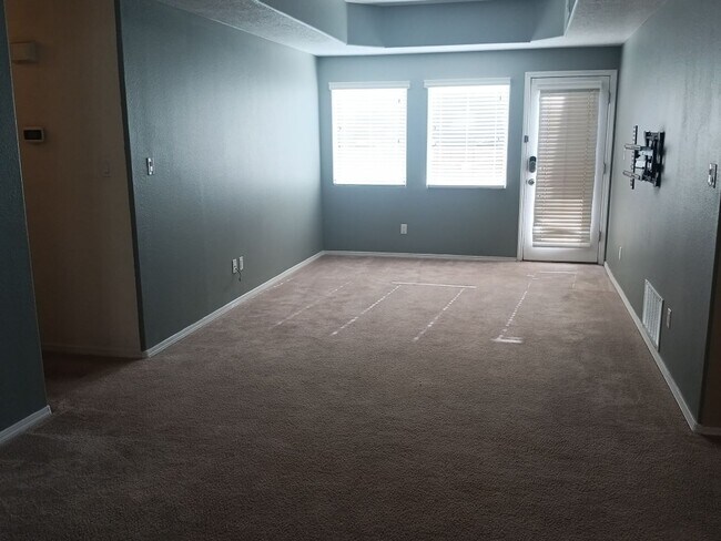 Building Photo - 3 Bedroom, 2 Bathroom Home! Schedule a Showing Soon!