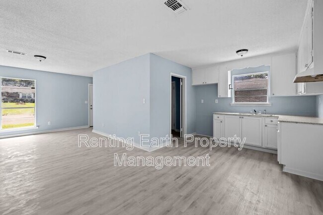 Building Photo - 3613 Erwin Dr