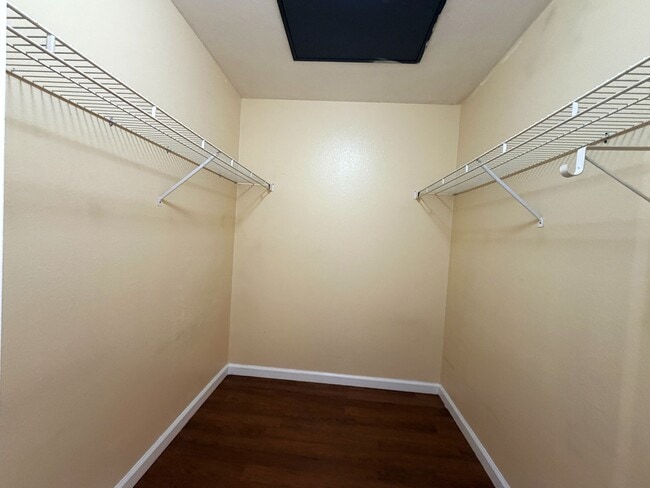 Building Photo - 4955 S Lindell Rd
