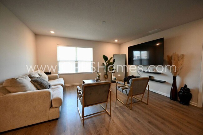 Building Photo - 4 Bed Crestview Home