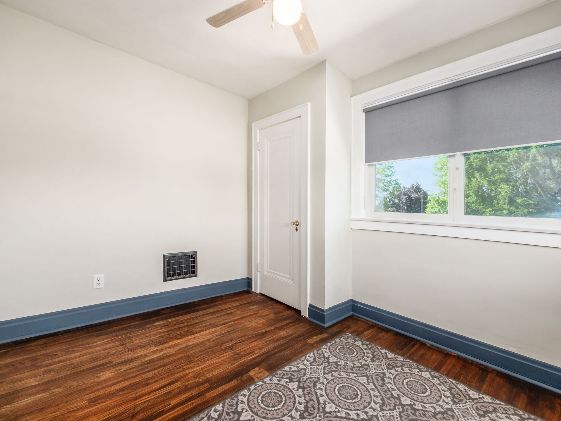 Building Photo - 211 E Jenkins Ave