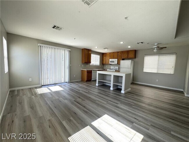 Building Photo - 3231 Ocean Spray Ct