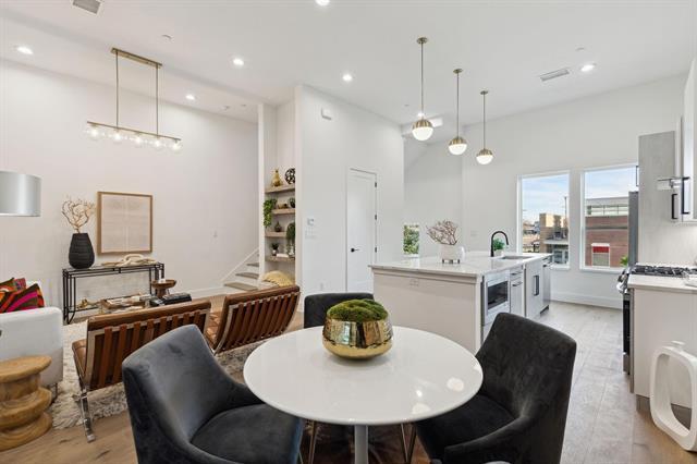 Building Photo - 4208 Live Oak St