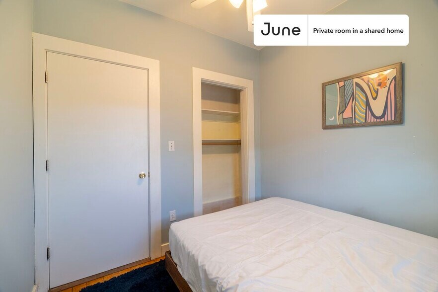 Building Photo - Room in Shared 2 bed/1 bath home
