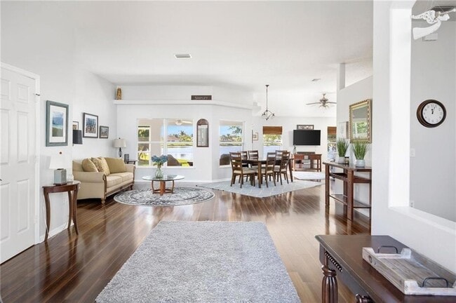 Building Photo - 935 Southlakes Way SW