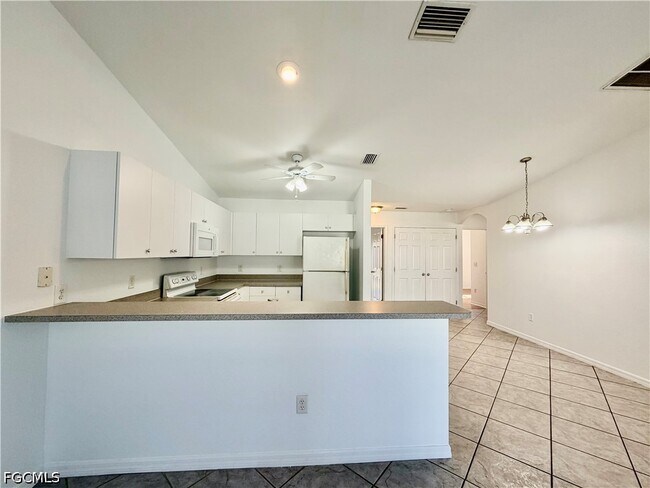 Building Photo - 109 NE 16th Pl