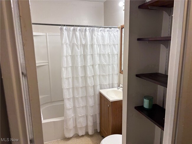 Building Photo - 1060 Park Ave NE