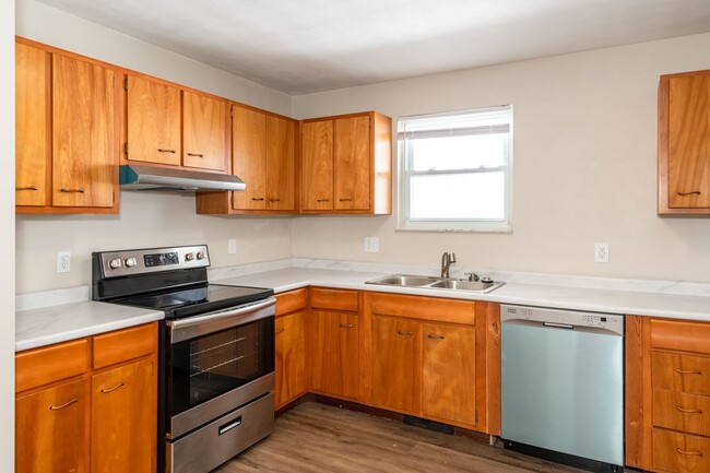 Building Photo - Adorable 2-bedroom 2-bathroom home