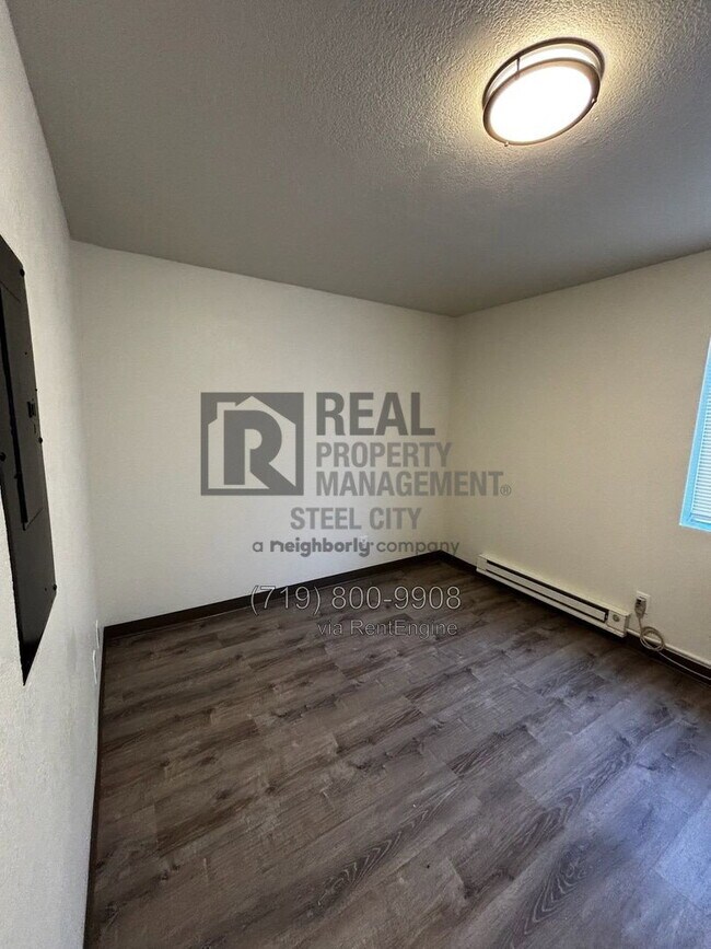 Building Photo - 1715 Oakshire Ln