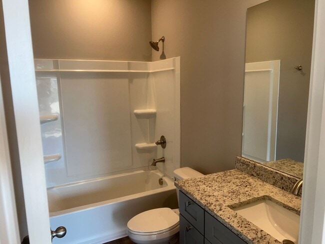 Building Photo - 3 Bed 3 Bath Home