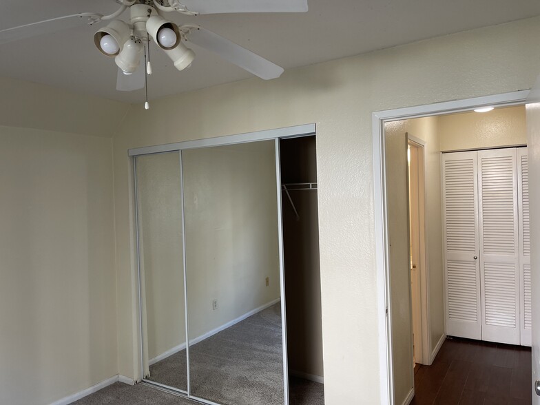 Building Photo - 7405 Charmant Dr