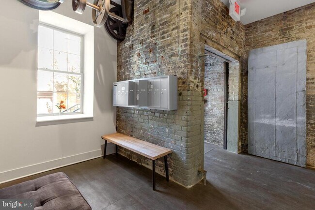 Building Photo - 1618 Mifflin St