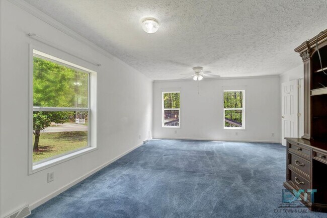 Building Photo - Welcome to this 3 Bedroom, 2 Bath Home in Wildwood Point!