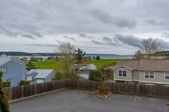 Building Photo - Spacious 2 Bed 2 Bath Condo with Private Balcony