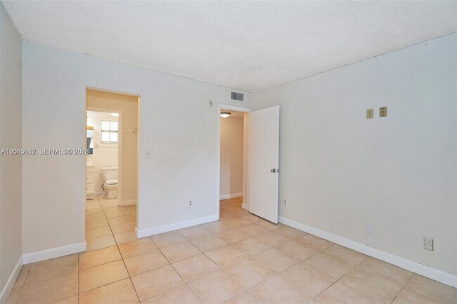 Building Photo - 8500 SW 109th Ave