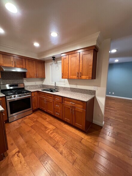 Kitchen - 2501 W Redondo Beach Blvd