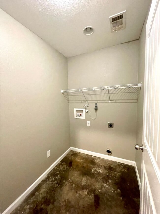 Building Photo - 3 Bedroom / 2 Bath In Pocahontas