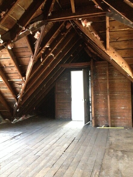 Building Photo - 2421 S Howell Ave