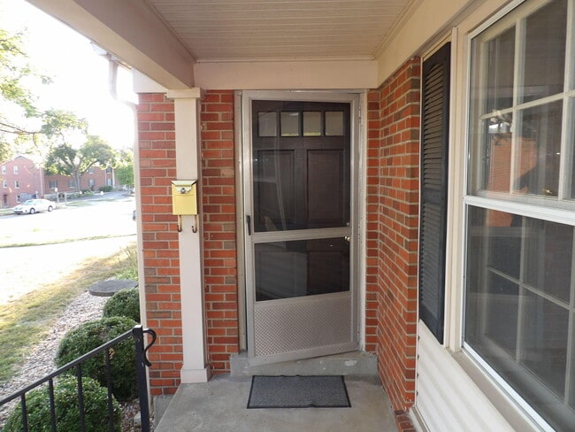 Building Photo - 837 Malabu Dr