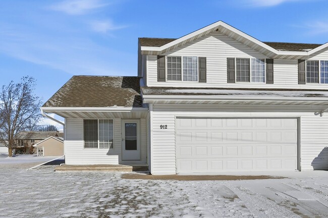 Building Photo - 912/914 Hartzheim Drive