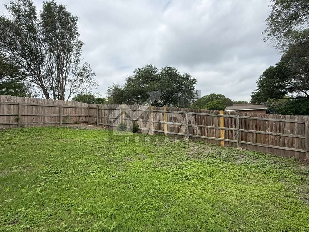 Building Photo - 5679 Wood Oak