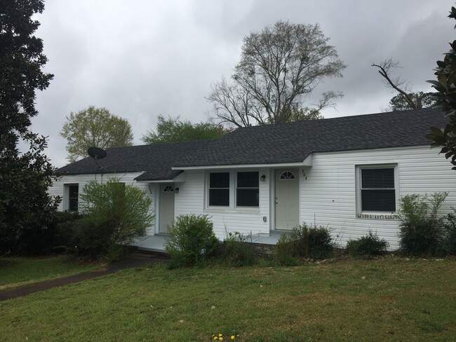 Primary Photo - 2BD Duplex in Pendleton for Rent! Only $1,...