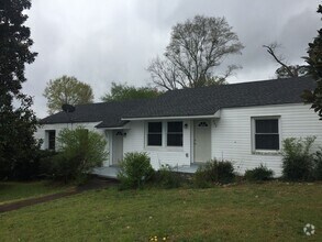 Building Photo - 2BD Duplex in Pendleton for Rent! Only $1,...