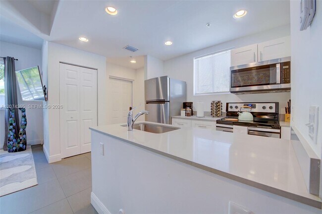 Building Photo - 346 NW 35th St