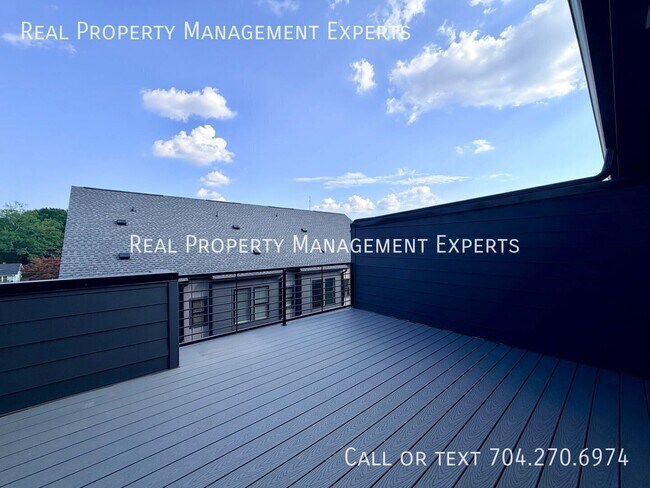 Building Photo - 2158 N Graham St