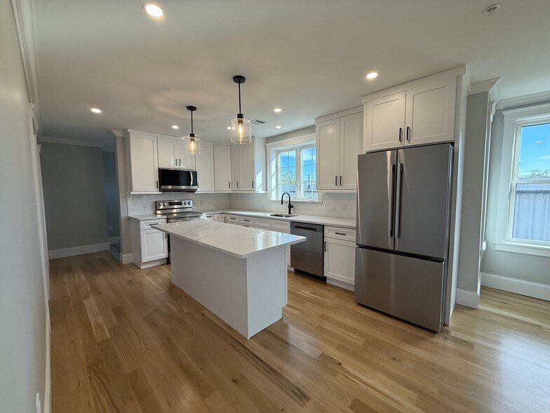 Building Photo - 93 Grant St