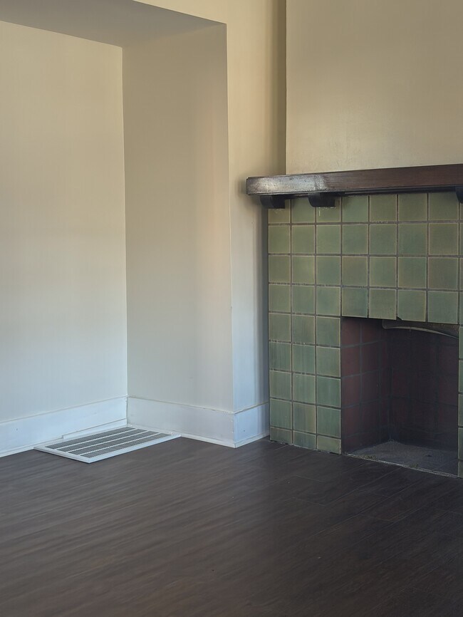 Building Photo - 201 S 4th St