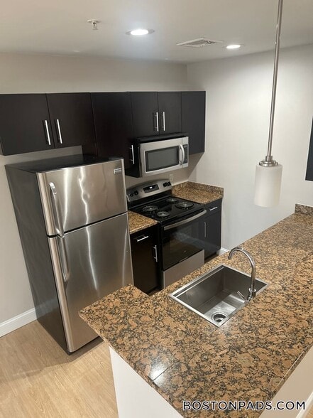 Building Photo - 75 S Main St