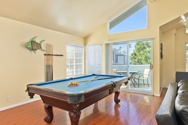 Building Photo - 9-MONTH FURNISHED WINTER RENTAL MID SEPT 2026 THROUGH MID JUNE 2027 **3-car parking**