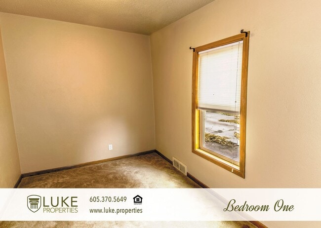 Building Photo - 410 N Lewis Ave
