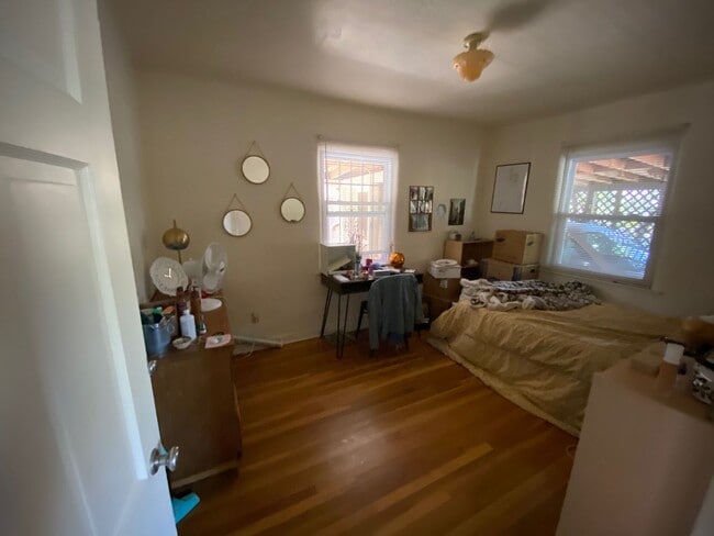 Building Photo - MONTE VISTA  NORTH/UNM 3 Bedroom 1 Bath